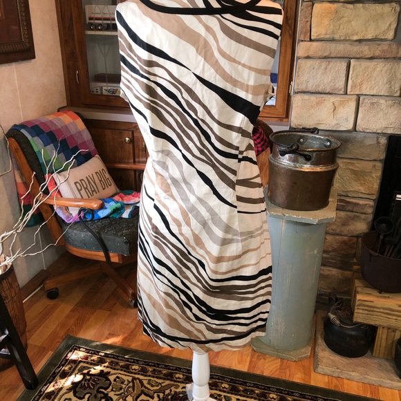 DANA BUCHMAN SIZE LARGE BLACK TAN AND GRAY STRIPED SLEEVELESS DRESS FULLY LINED - Picture 5 of 5
